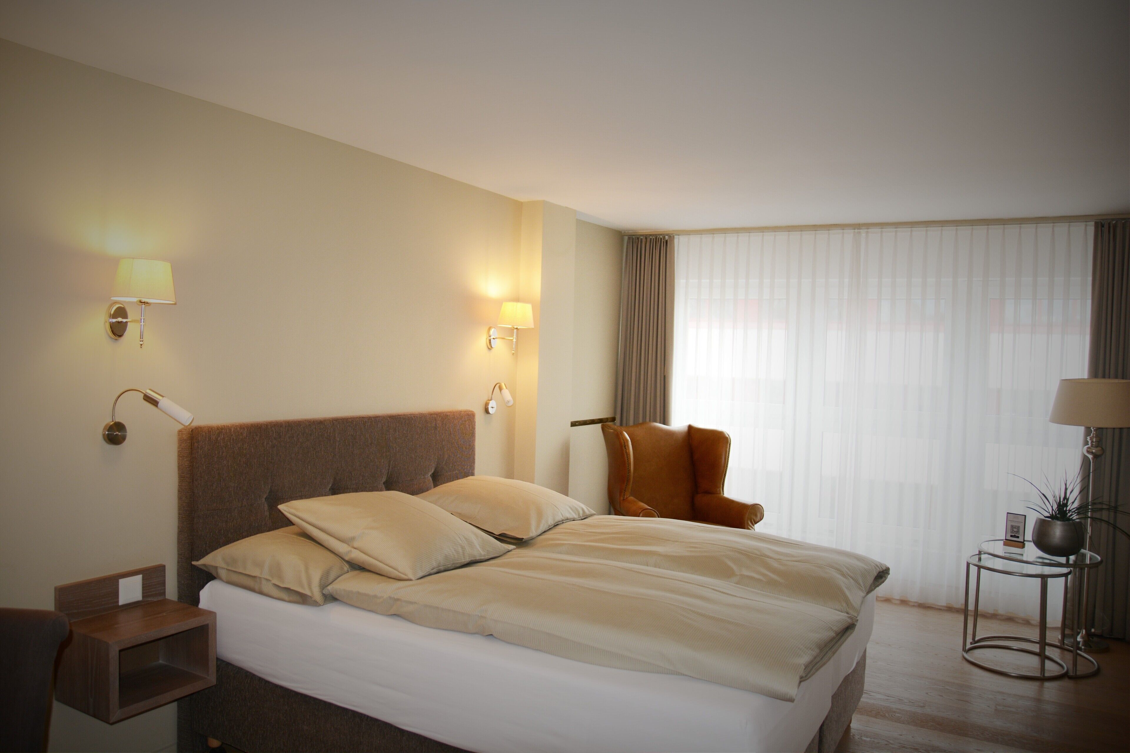 double room (lifestyle) | premium bedding, down duvets, memory-foam beds, in-room safe