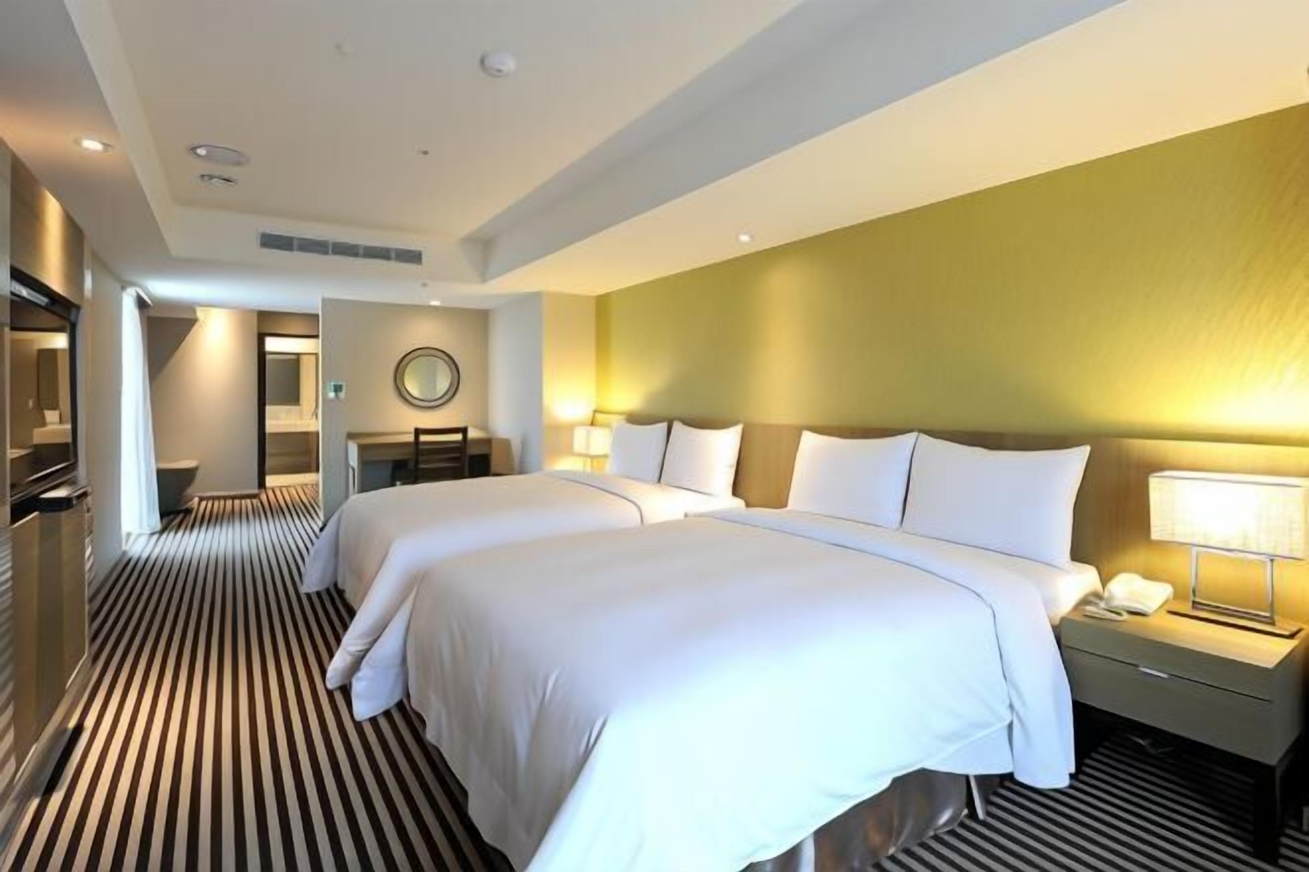 羽絨被、特厚豪華床墊、迷你吧、獨特設計