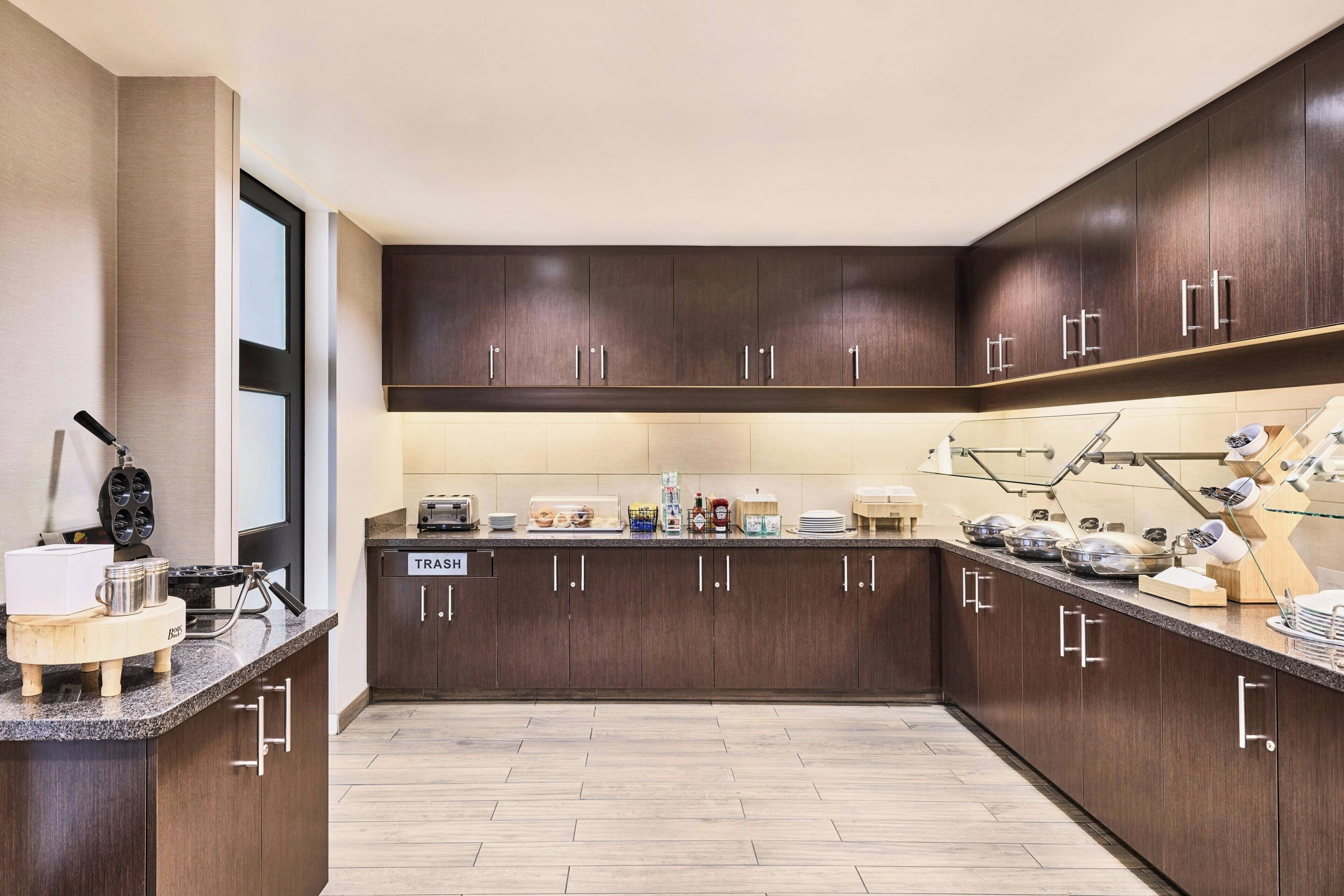 free buffet breakfast