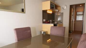 Standard-Suite, 1 Schlafzimmer, Nichtraucher, Kochnische (With Spa Pool) | Verdunkelungsvorhänge, Bügeleisen/Bügelbrett, WLAN, Bettwäsche