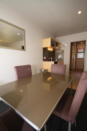 Standard Suite, 1 Bedroom, Non Smoking, Kitchenette (With Spa Pool) - Bentleys Motor Inn (Palmerston North)