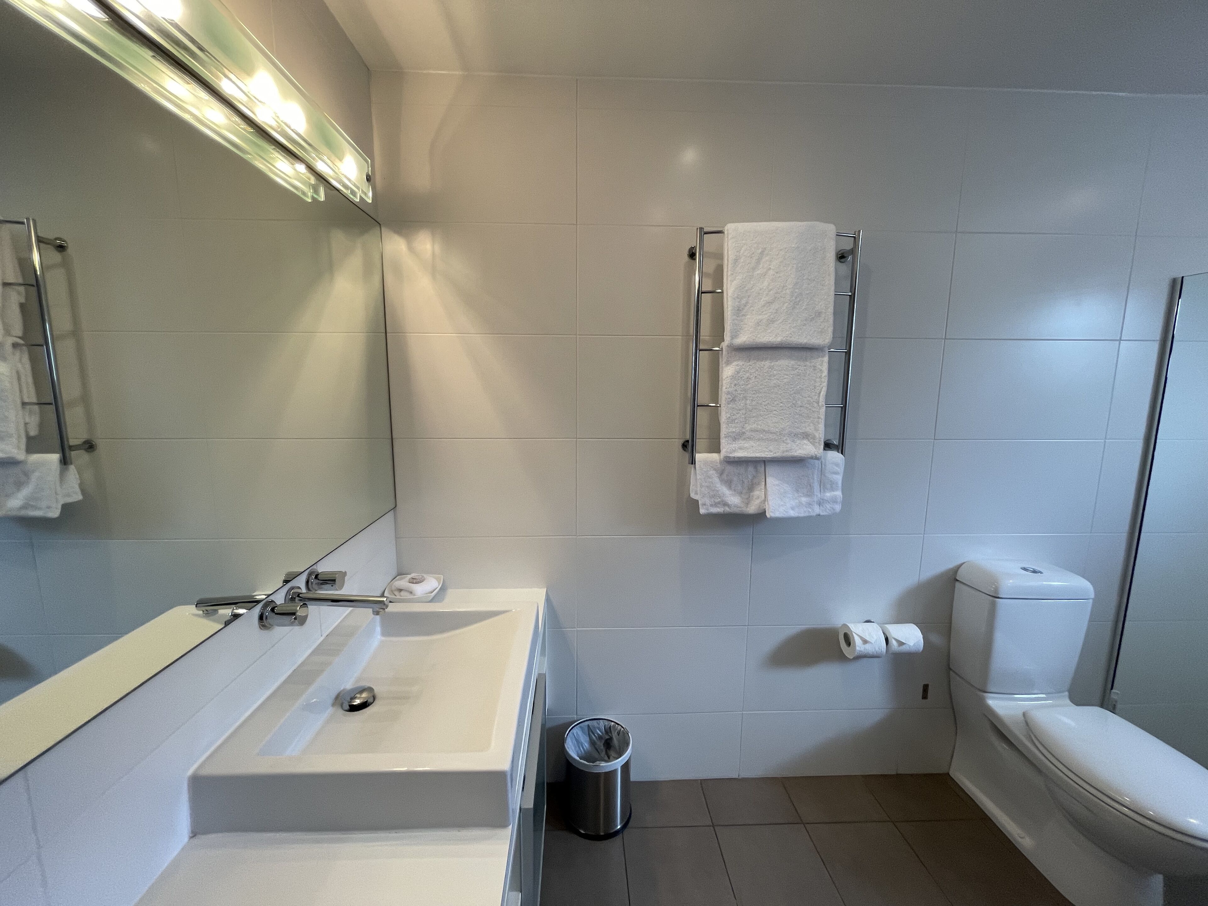 Executive Studio, Non Smoking, Jetted Tub (Executive Spa Studio) | Bathroom | Separate tub and shower, rainfall showerhead, designer toiletries