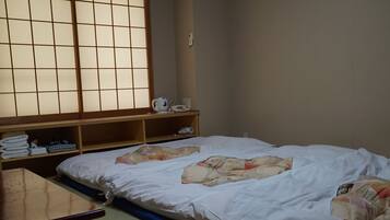 Iron/ironing board, free WiFi, bed sheets