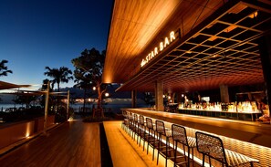 Poolside bar - Fusaki Beach Resort Hotel & Villas (Ishigaki)