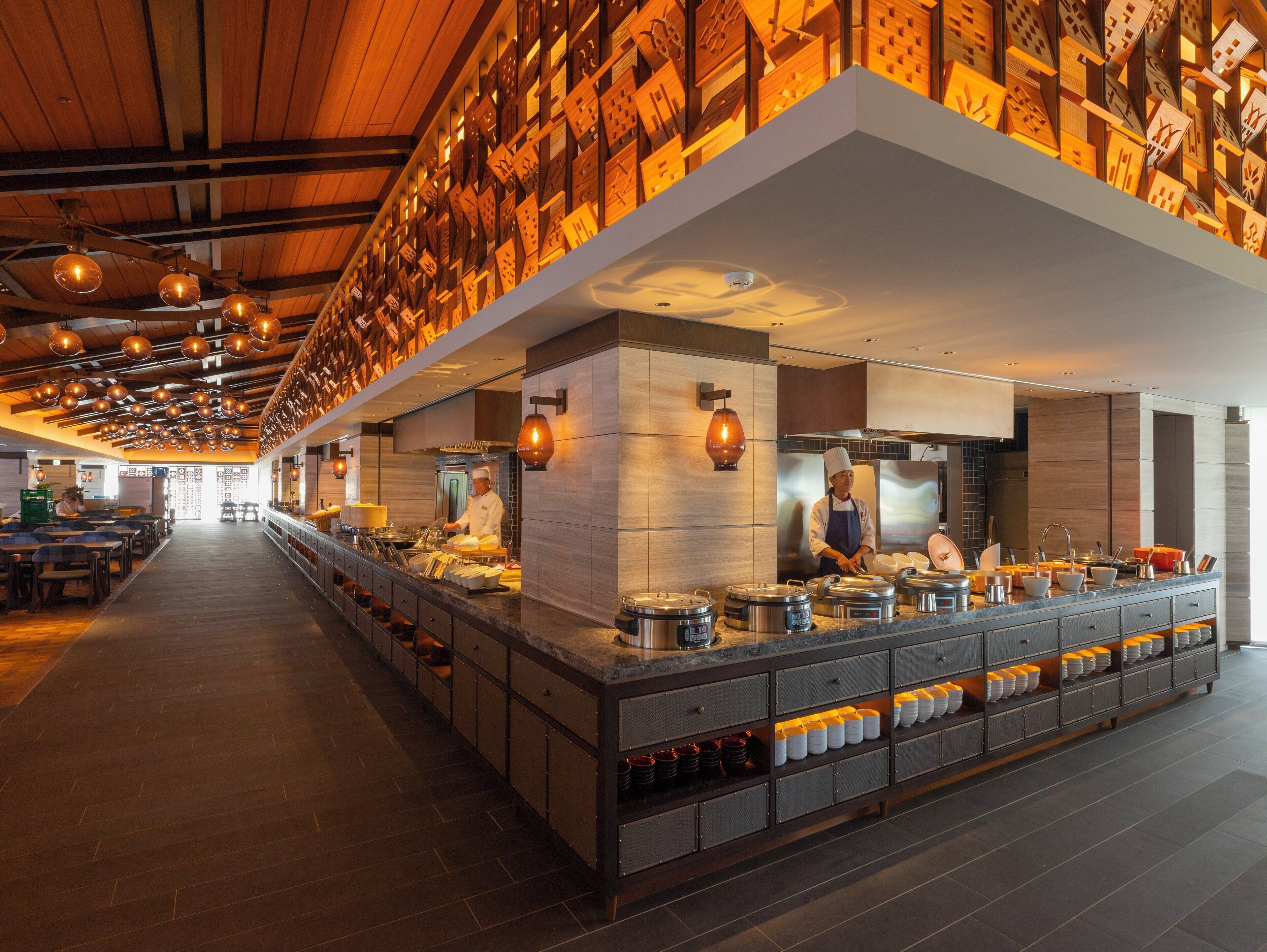 4 restaurants, breakfast served