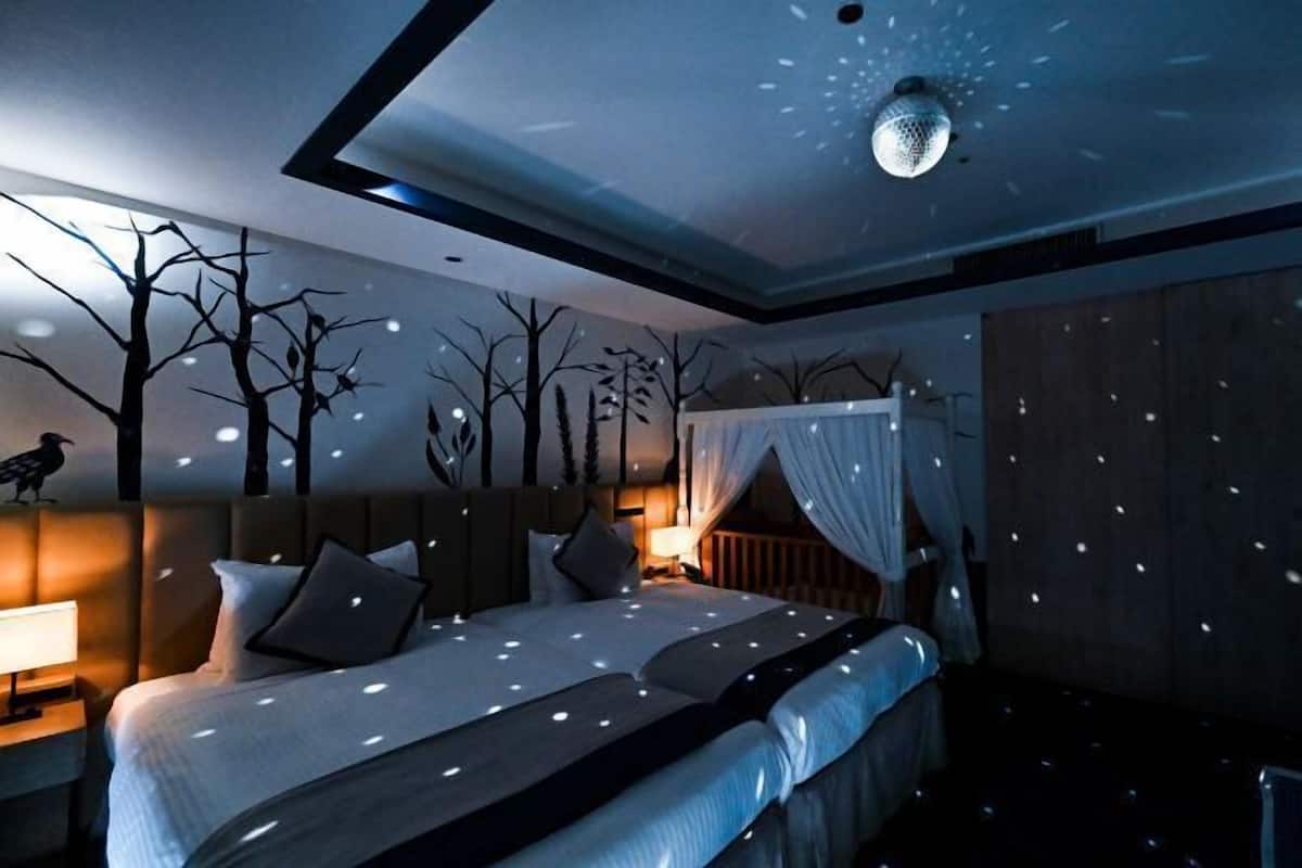 In-room safe, blackout drapes, free WiFi, bed sheets