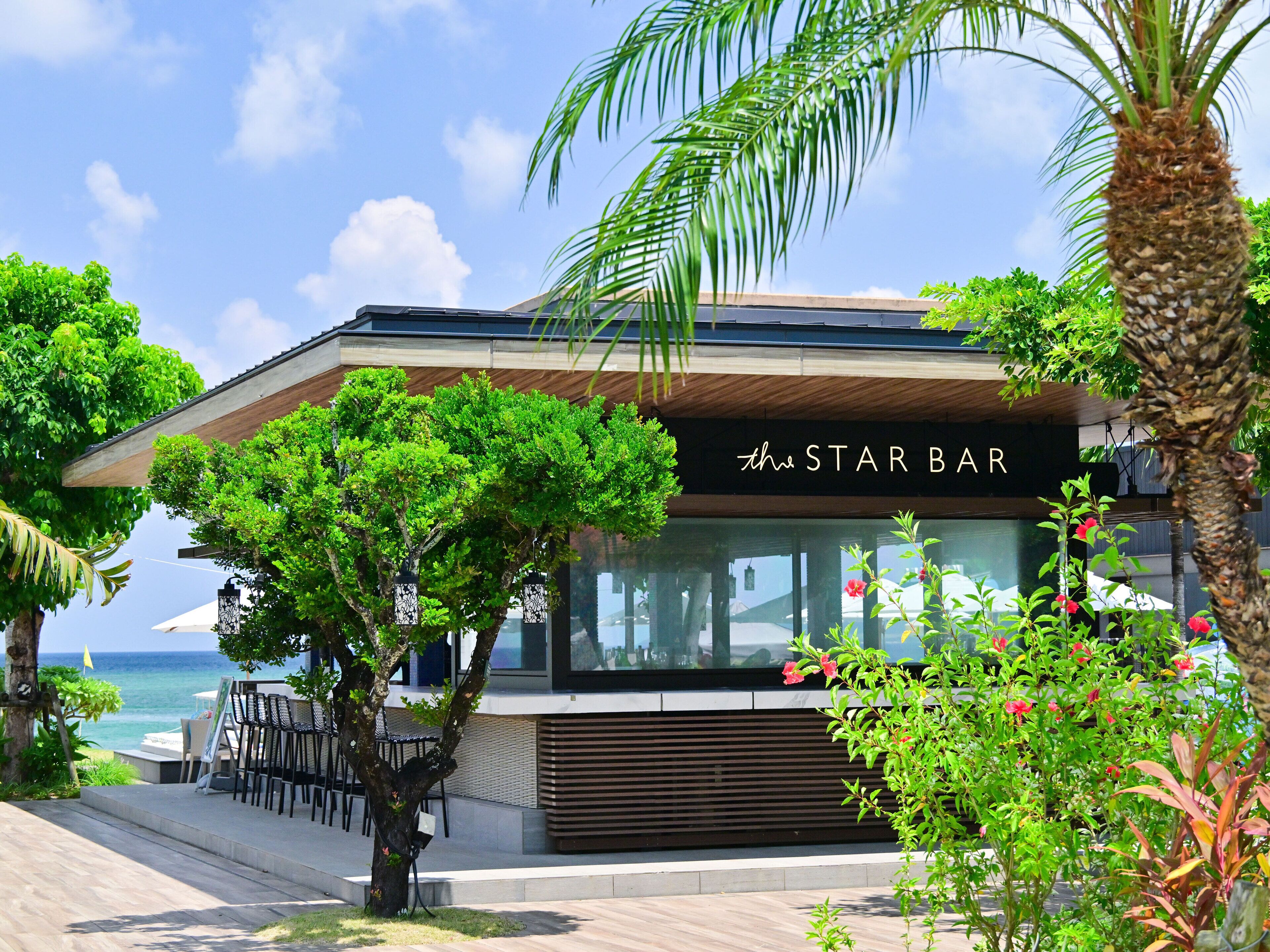 2 bars/lounges, poolside bar, beach bar