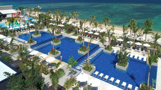 A resort with multiple swimming pools, palm trees, and a beach view. - Fusaki Beach Resort Hotel & Villas (Ishigaki)