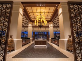 4 か所のレストラン、朝食に営業