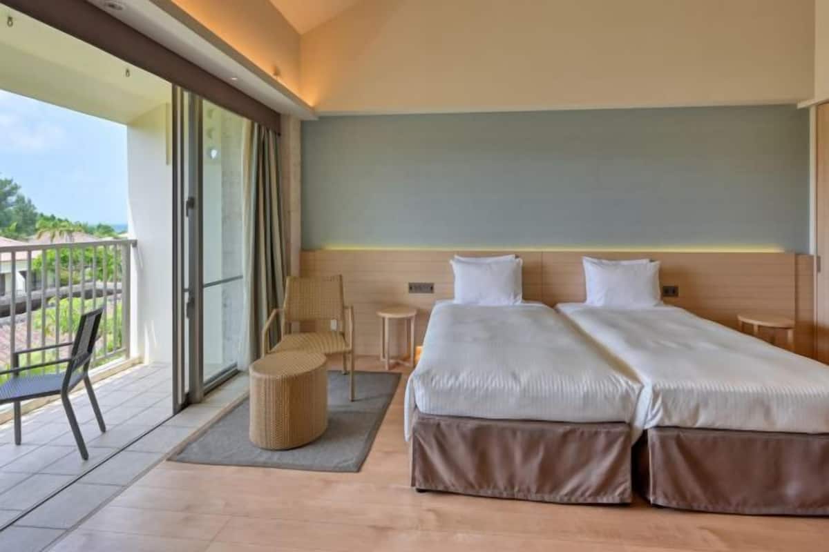 In-room safe, blackout curtains, free WiFi, bed sheets