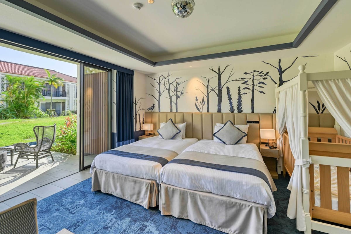 Family Room with Nature (infant) | In-room safe, blackout drapes, free WiFi, bed sheets