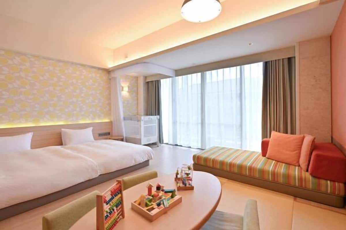 In-room safe, blackout curtains, free WiFi, bed sheets