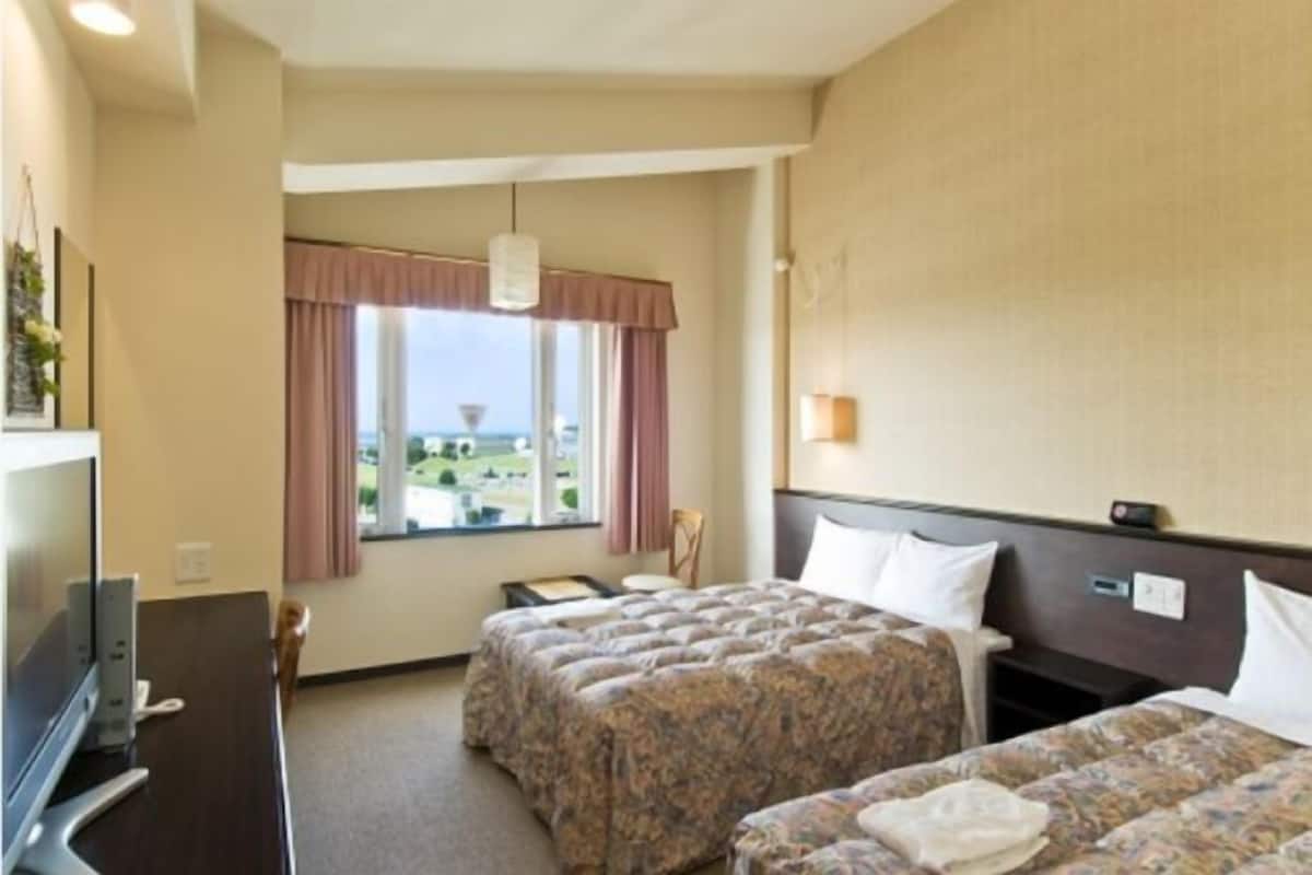 In-room safe, desk, blackout curtains, free WiFi