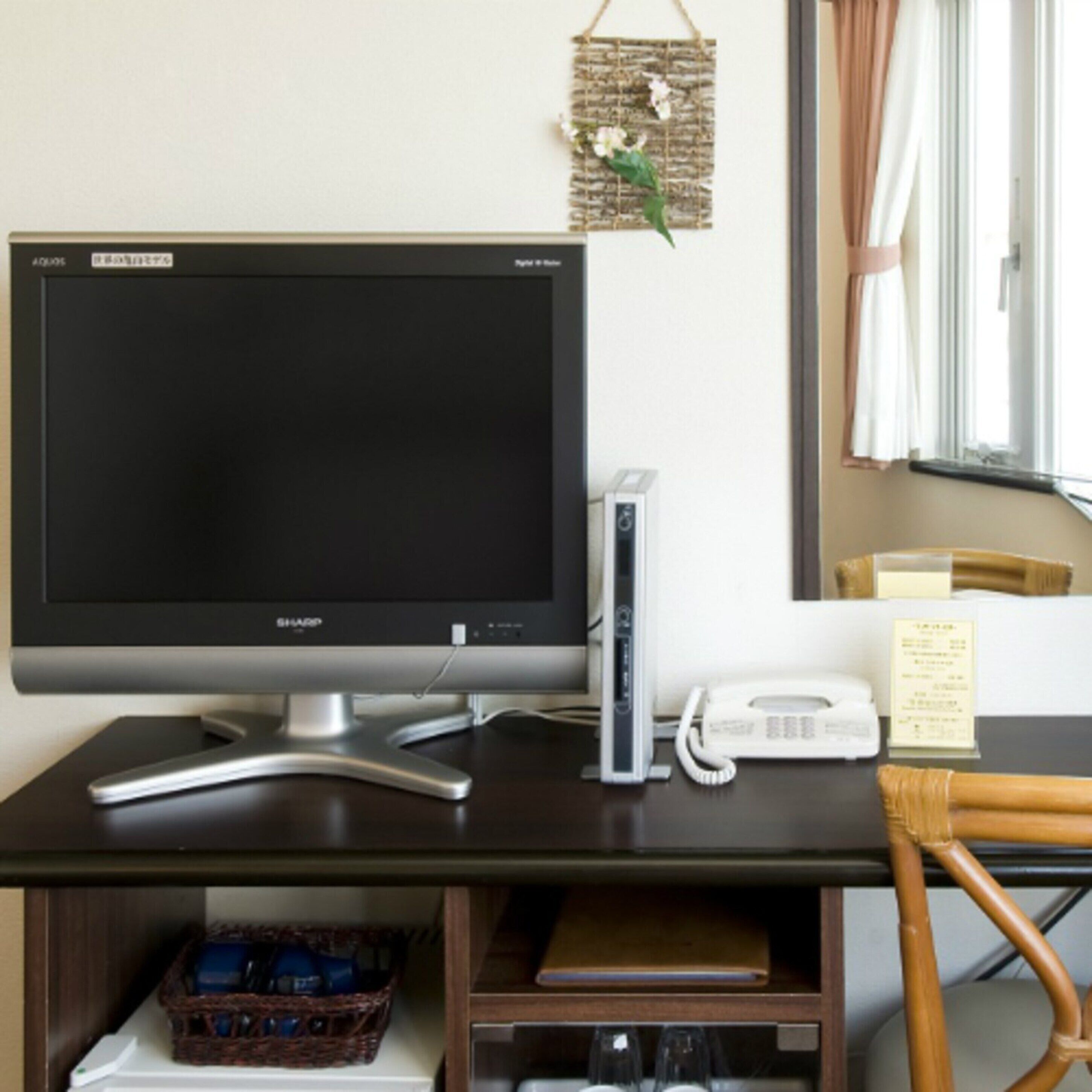 double room, non smoking | 1 bedroom, in-room safe, desk, blackout curtains