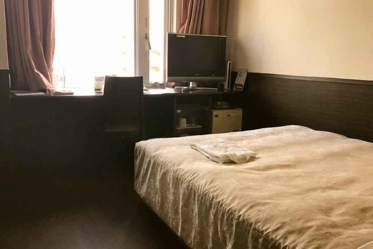 In-room safe, desk, blackout curtains, free WiFi