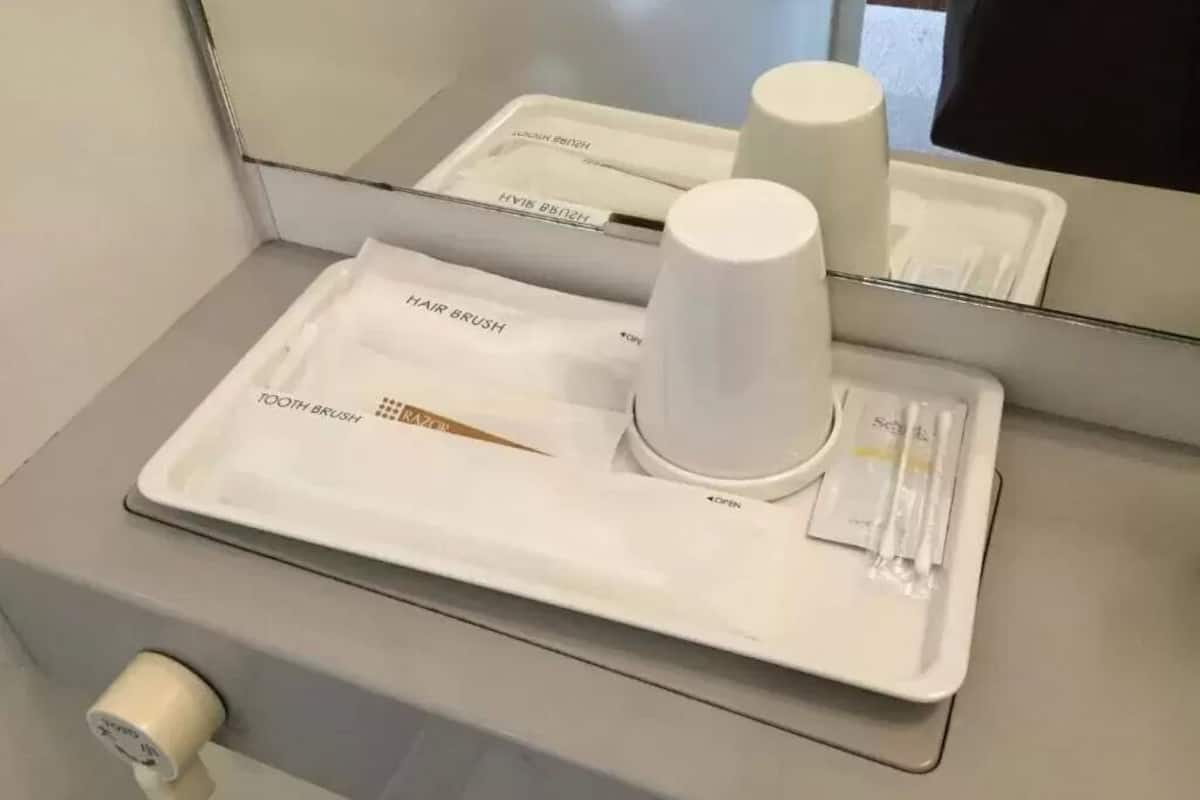 combined shower/bathtub, free toiletries, hair dryer, bathrobes