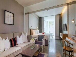 Deluxe Suite | Living room | Flat-screen TV, DVD player - sala lanna Chiang Mai (Chiang Mai)