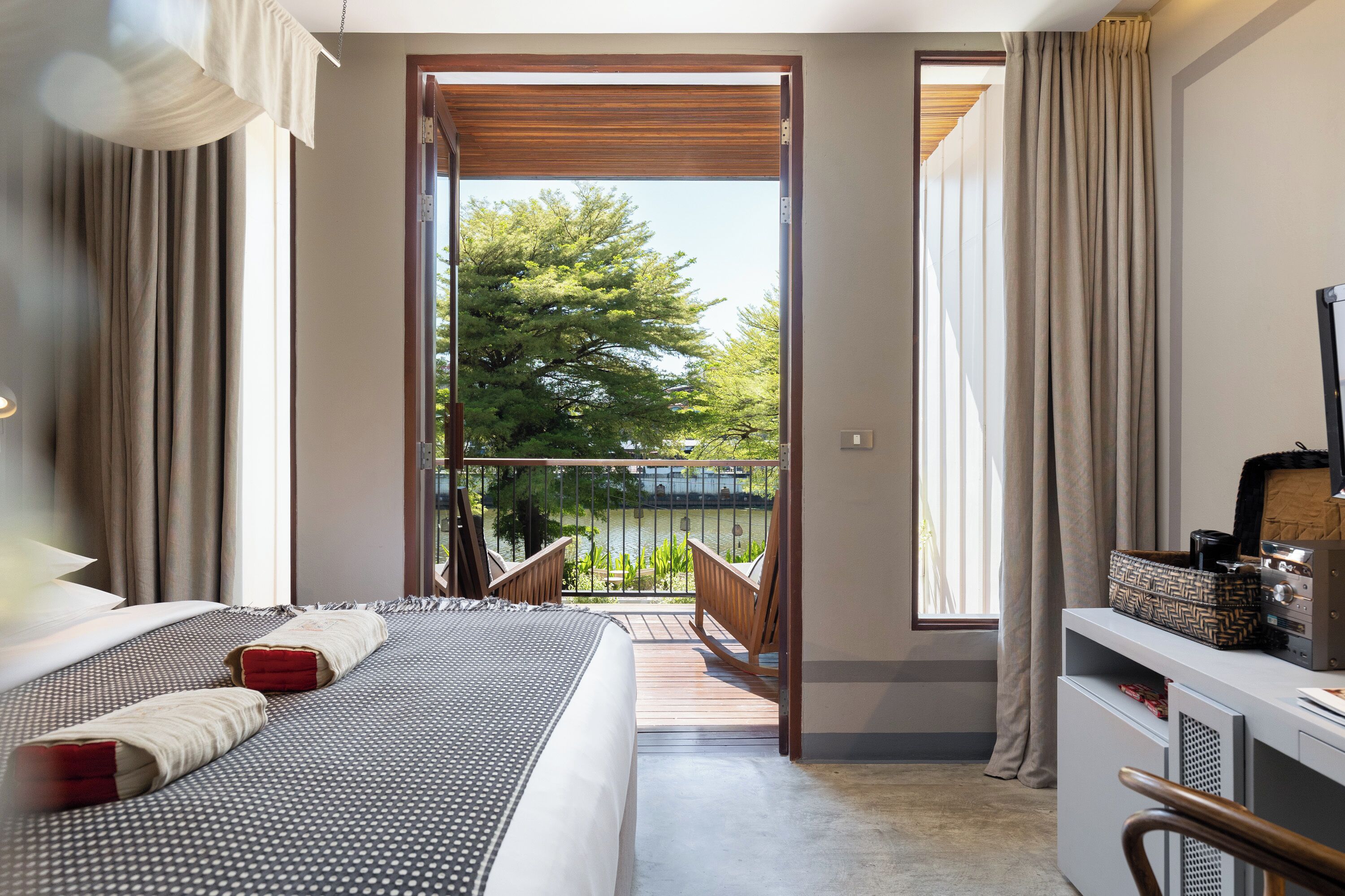 Ropa de cama de alta calidad y minibar 