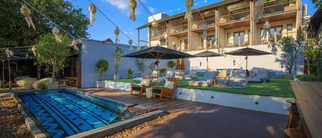 2 utendørsbassenger