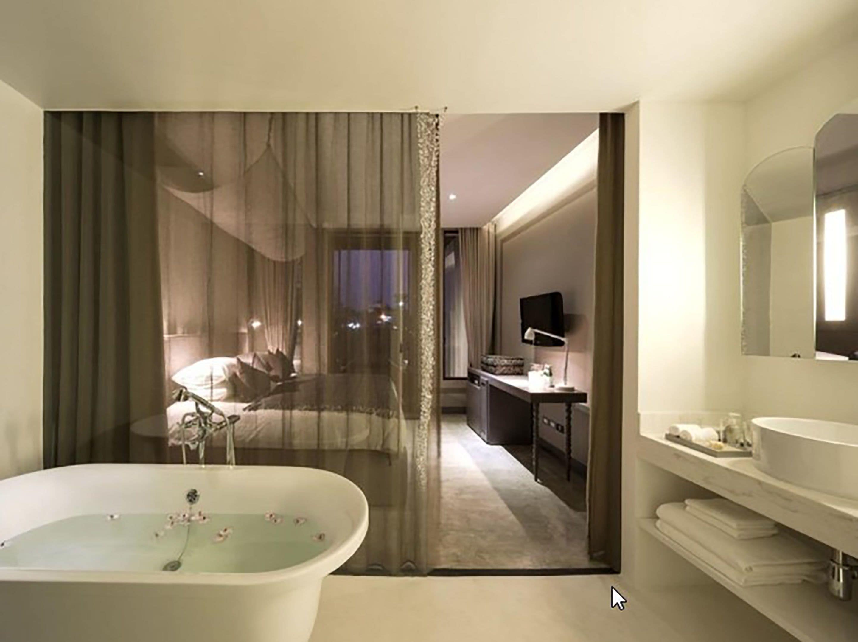 superior room, balcony, river view | bathroom | free toiletries, hair dryer, bathrobes, slippers