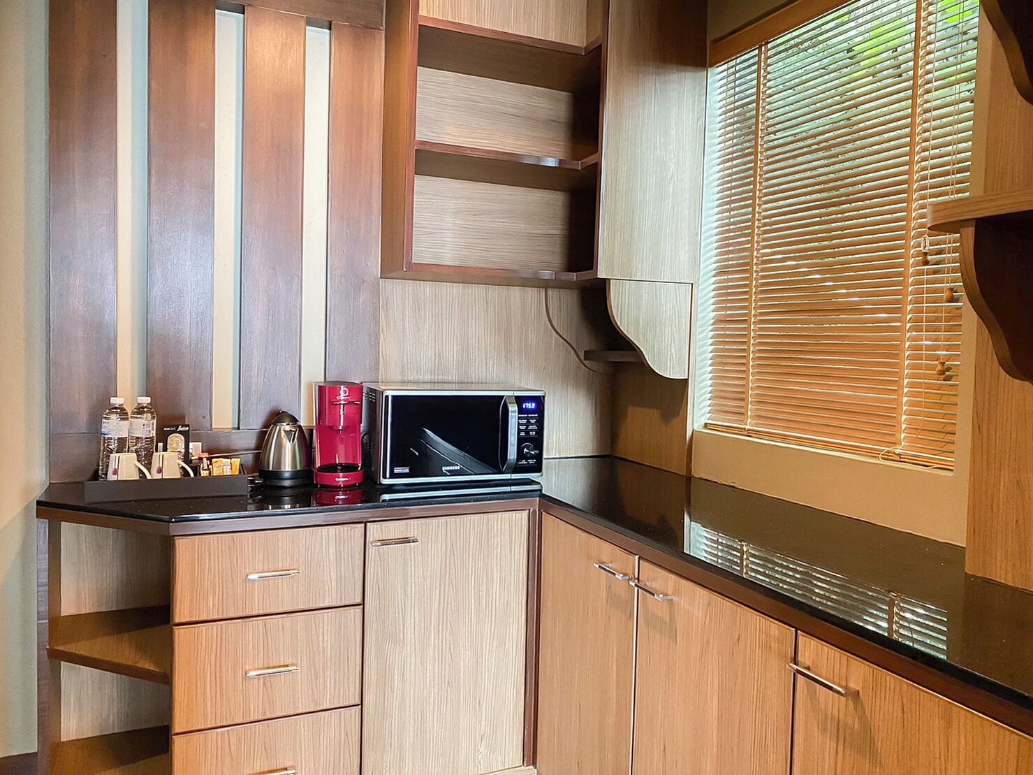 corner ocean panoramic room | 1 bedroom, minibar, in-room safe, desk