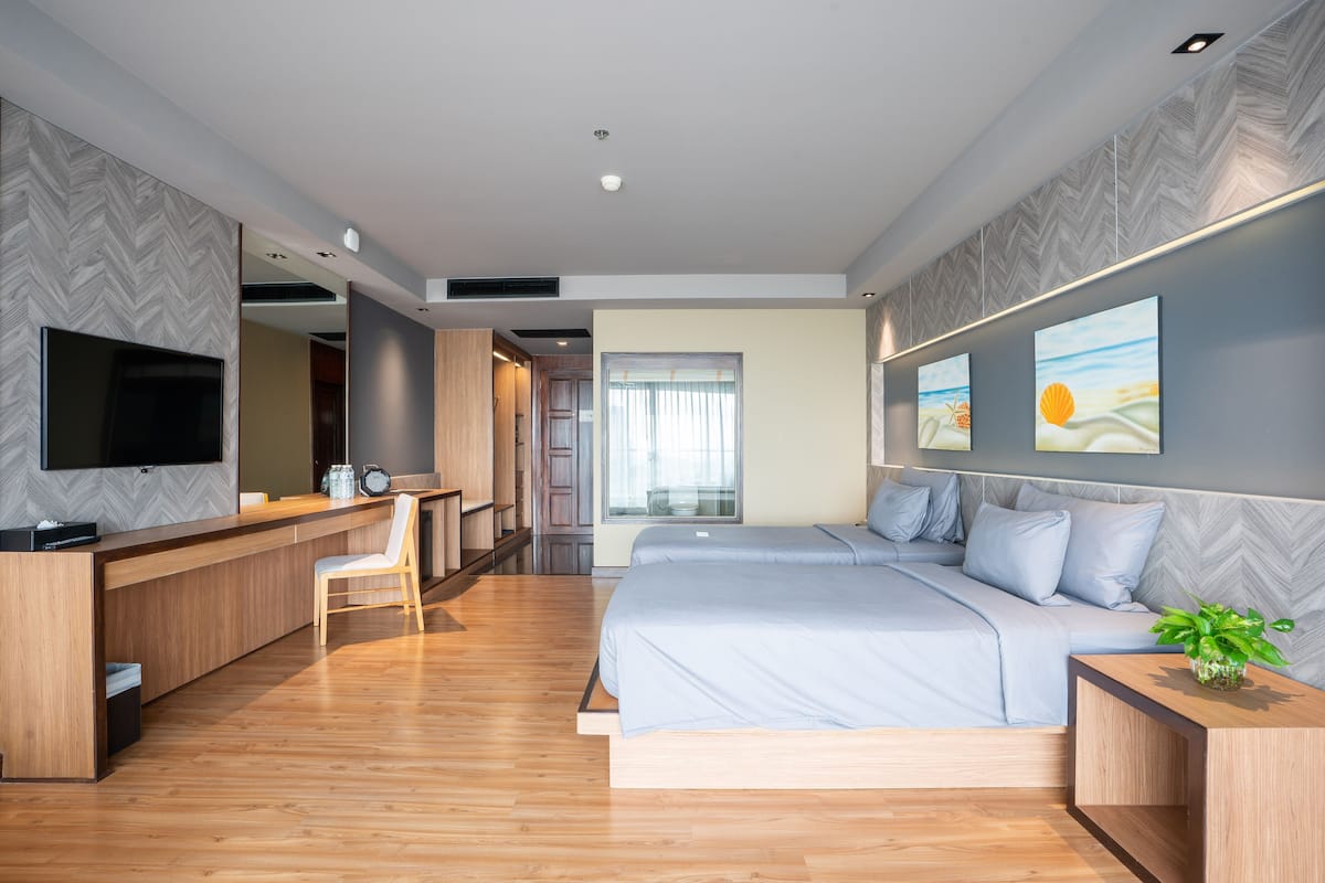 ocean panoramic room | 1 bedroom, minibar, in-room safe, desk