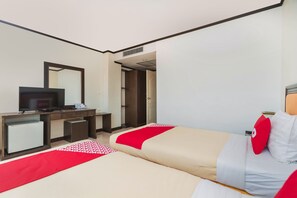 Standard Twin Room | Minibar, desk, soundproofing, free WiFi