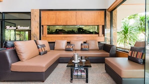 Lobby sitting area - Princess Park Hotel (Surat Thani)