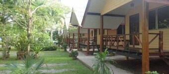 Baan Tai Rom Yen Resort