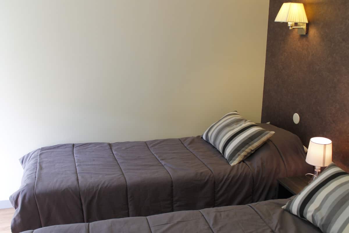 Condo, 2 habitaciones | Tabla de planchar con plancha y wifi gratis