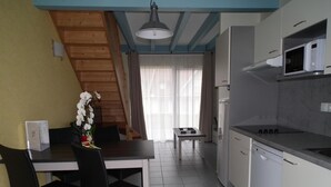 Coffee/tea maker, fridge, microwave, stovetop - Les Cottages du Saleys (Salies-de-Bearn)