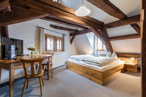Comfort Double Room | Individually decorated, individually furnished, free WiFi, bed sheets - Hotel Meisnerhof (Erlabrunn)