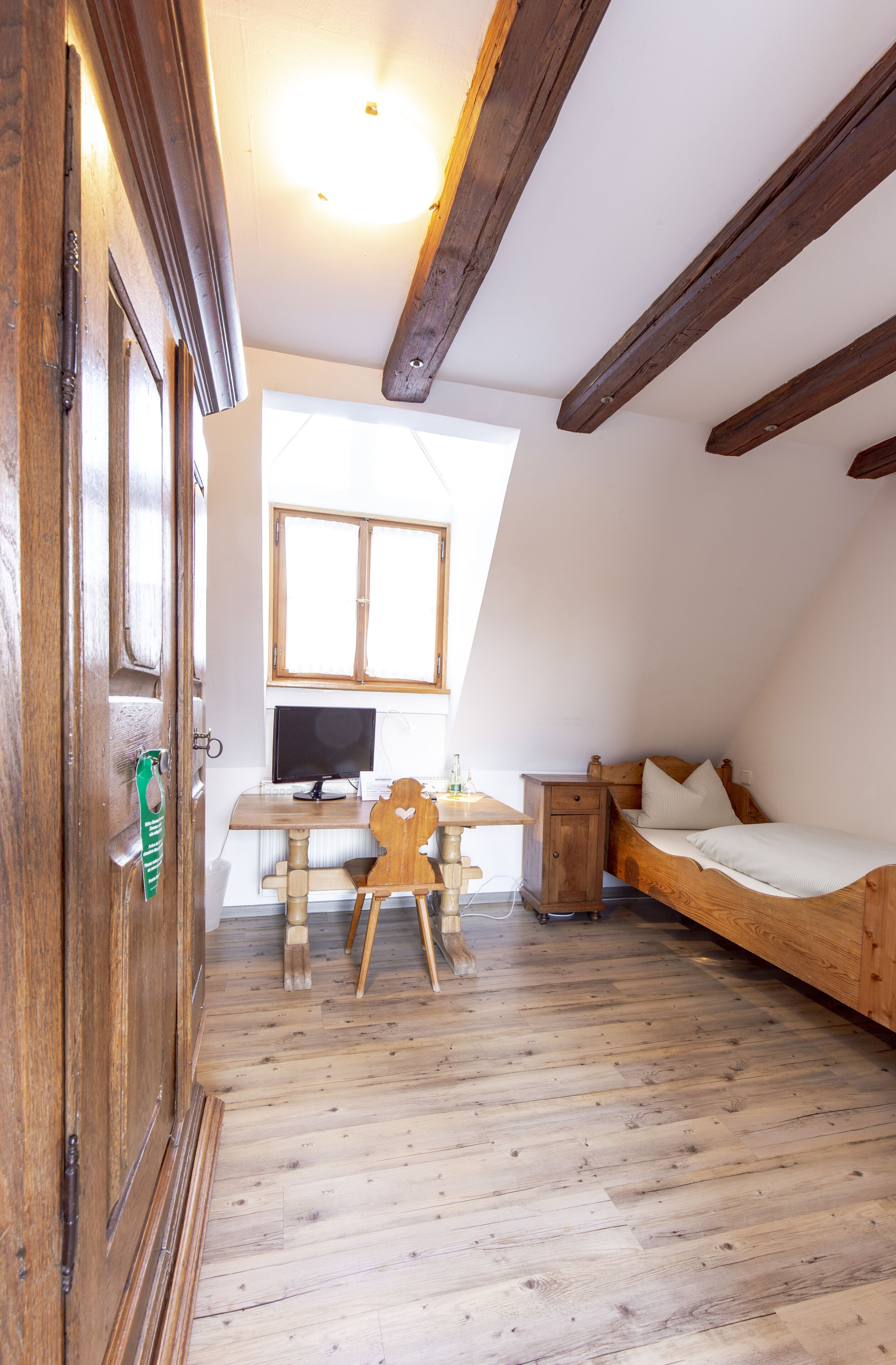 standard single room | individually decorated, individually furnished, free wifi, bed sheets