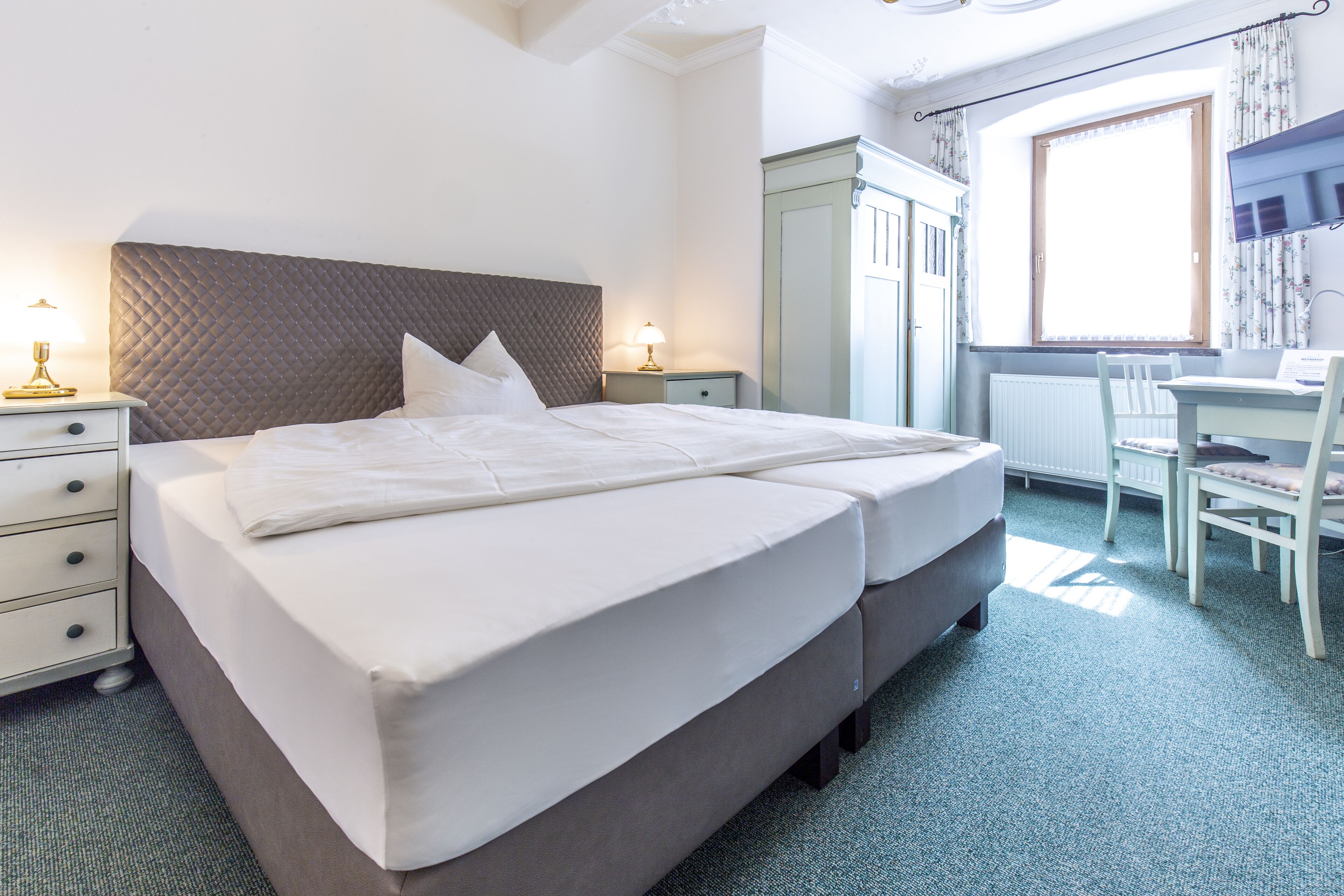 standard double room | individually decorated, individually furnished, free wifi, bed sheets