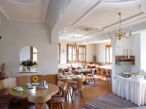 Free daily buffet breakfast - Hotel Meisnerhof (Erlabrunn)