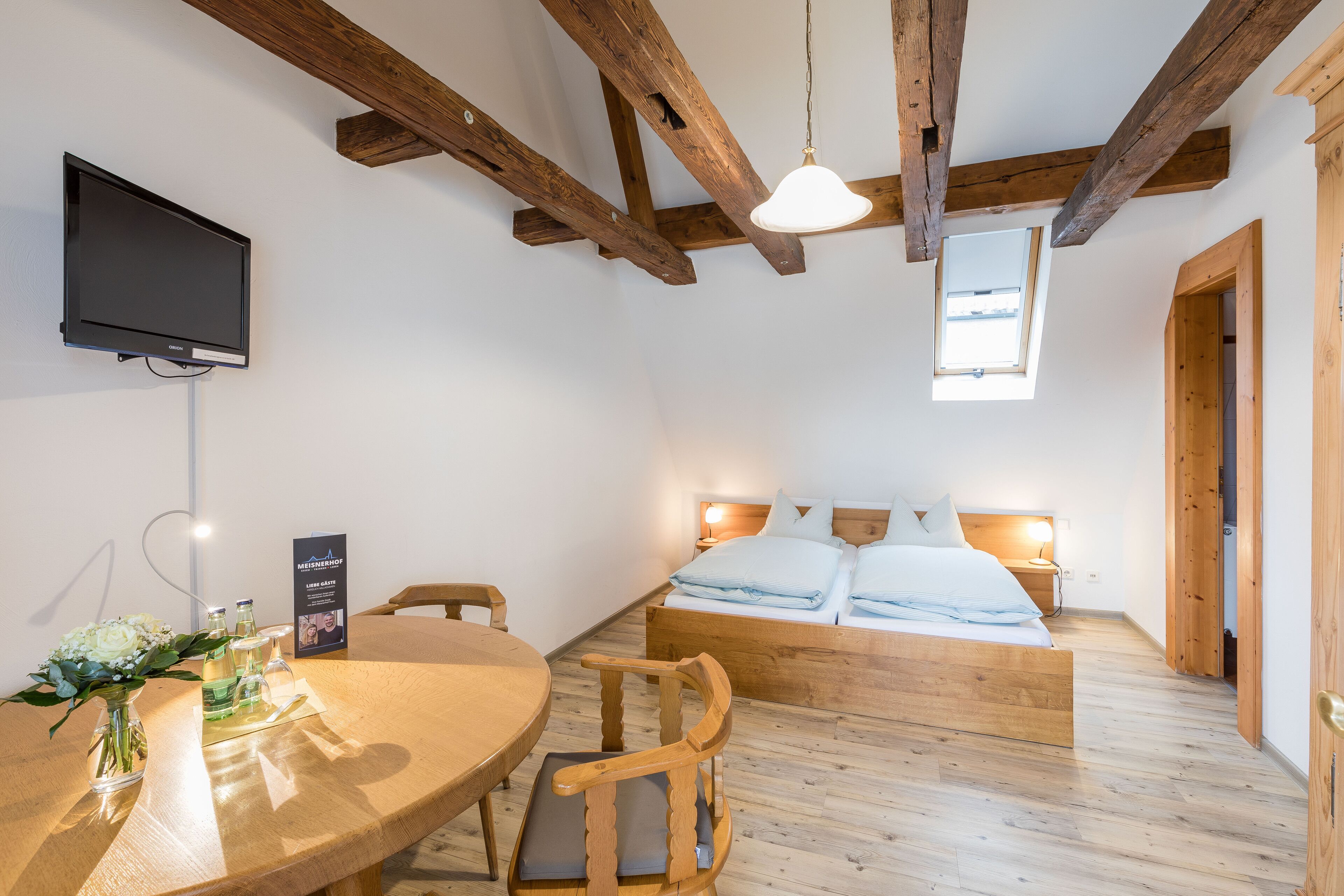 standard double room | individually decorated, individually furnished, free wifi, bed sheets