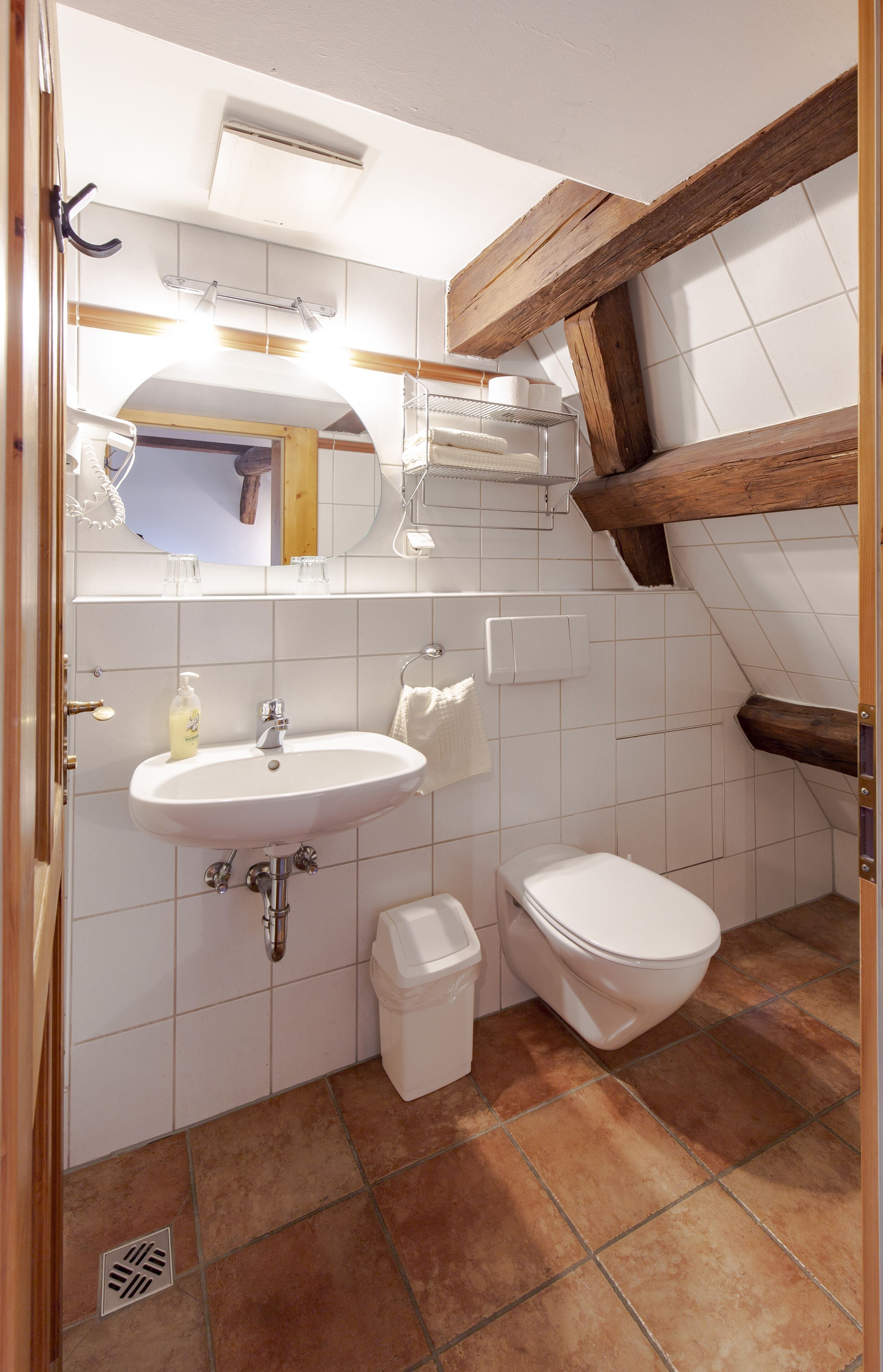 standard double room | bathroom | shower, free toiletries, hair dryer, towels