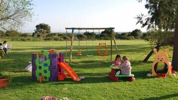 Children’s play area – outdoor