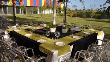 Mediterrane gerechten, buitendiner