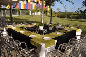 Mediterrane Küche, Speisen im Freien 