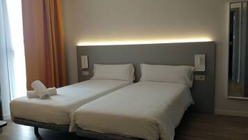 Superior eenpersoonskamer | Badkamer | Een douche