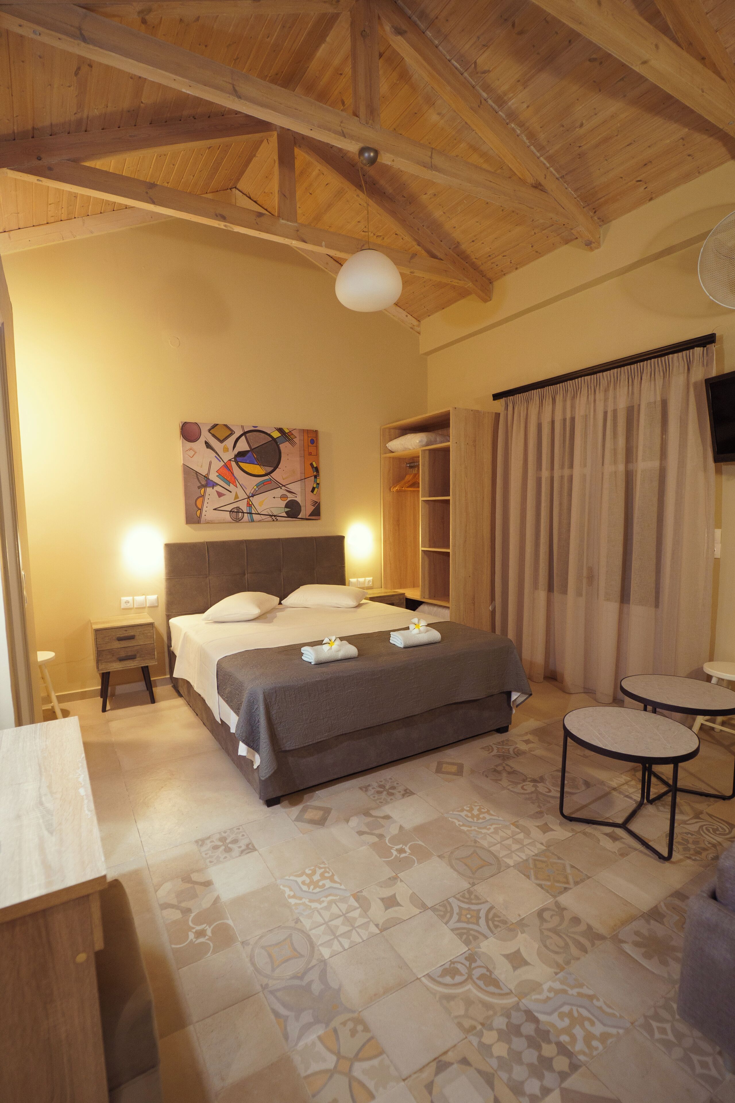 Comfort Studio | In-room safe, desk, laptop workspace, soundproofing