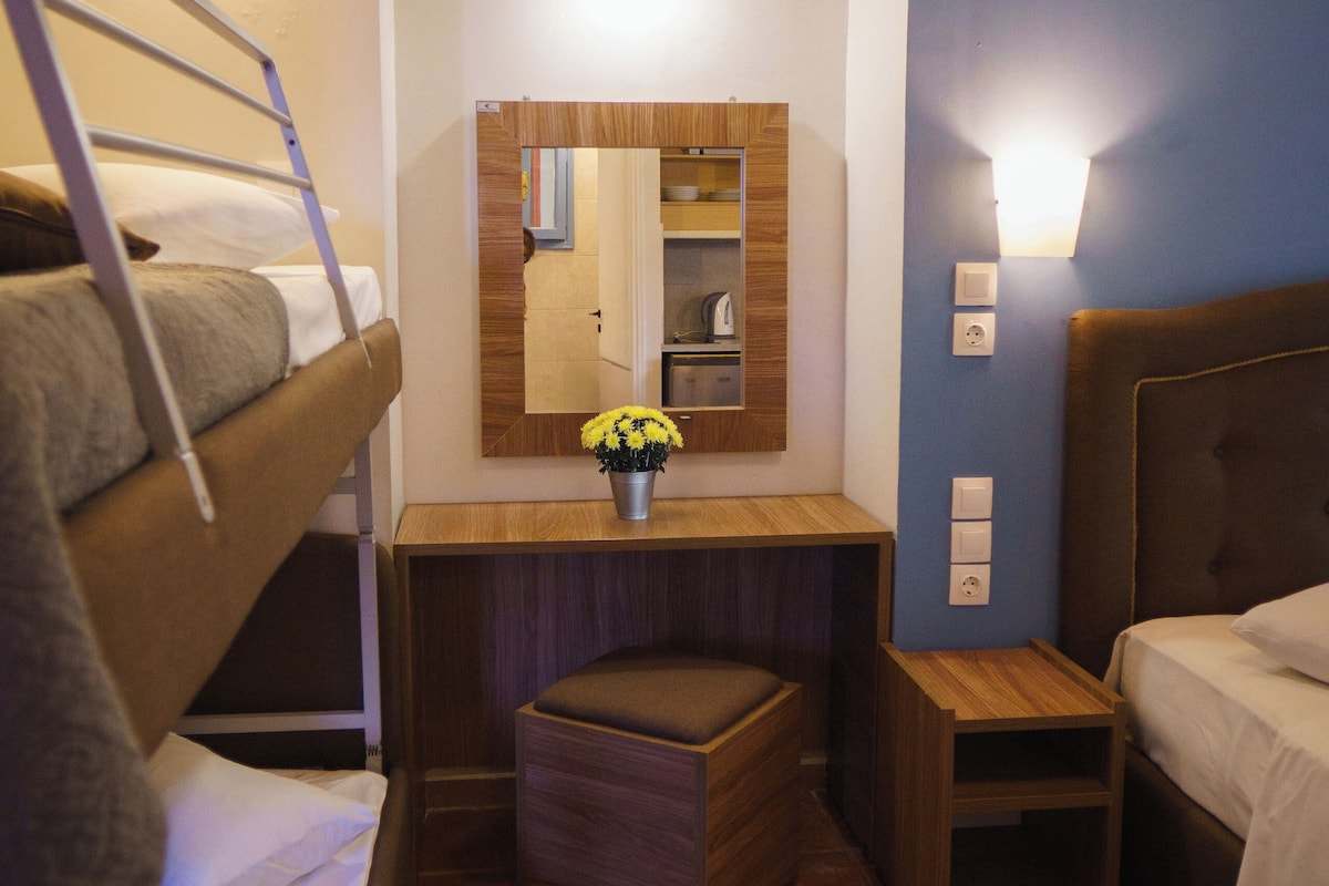 Standard Room | In-room safe, desk, laptop workspace, soundproofing