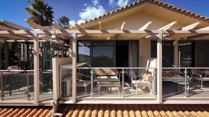 Suite | Safe på rommet, skrivebord, skrivebord for bærbar PC og lydisolert