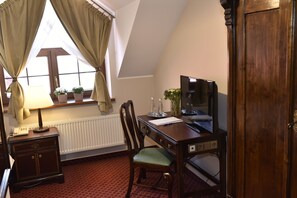 1 bedroom, hypo-allergenic bedding, in-room safe, desk