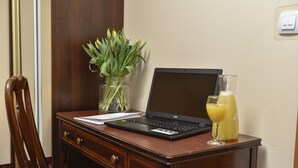 Standard Twin Room | 1 bedroom, hypo-allergenic bedding available, in-room safe, desk