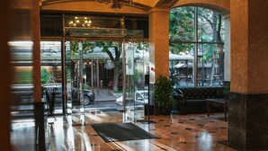 Property entrance - Aleksandrovskiy Hotel (Odesa)