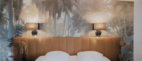 1 bedroom, individually decorated, individually furnished, desk