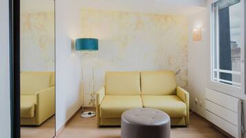 1 chambre, décoration personnalisée, ameublement personnalisé, bureau