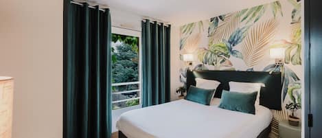 Dobbeltrom – comfort | Individuelt dekorert, individuelt innredet og skrivebord